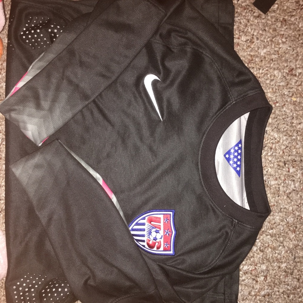 Men’s medium nike long sleeve jersey.
